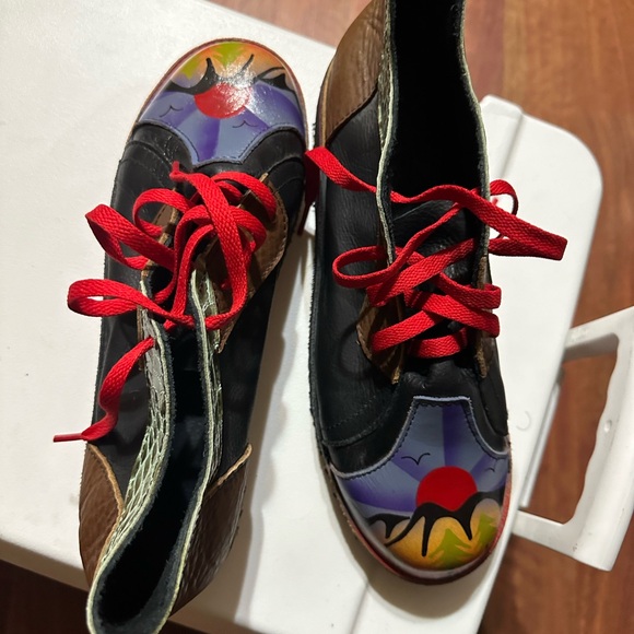 SoleTech Hand painted Kool Shoes, size 11 women’s. Never worn, leather - Picture 3 of 8
